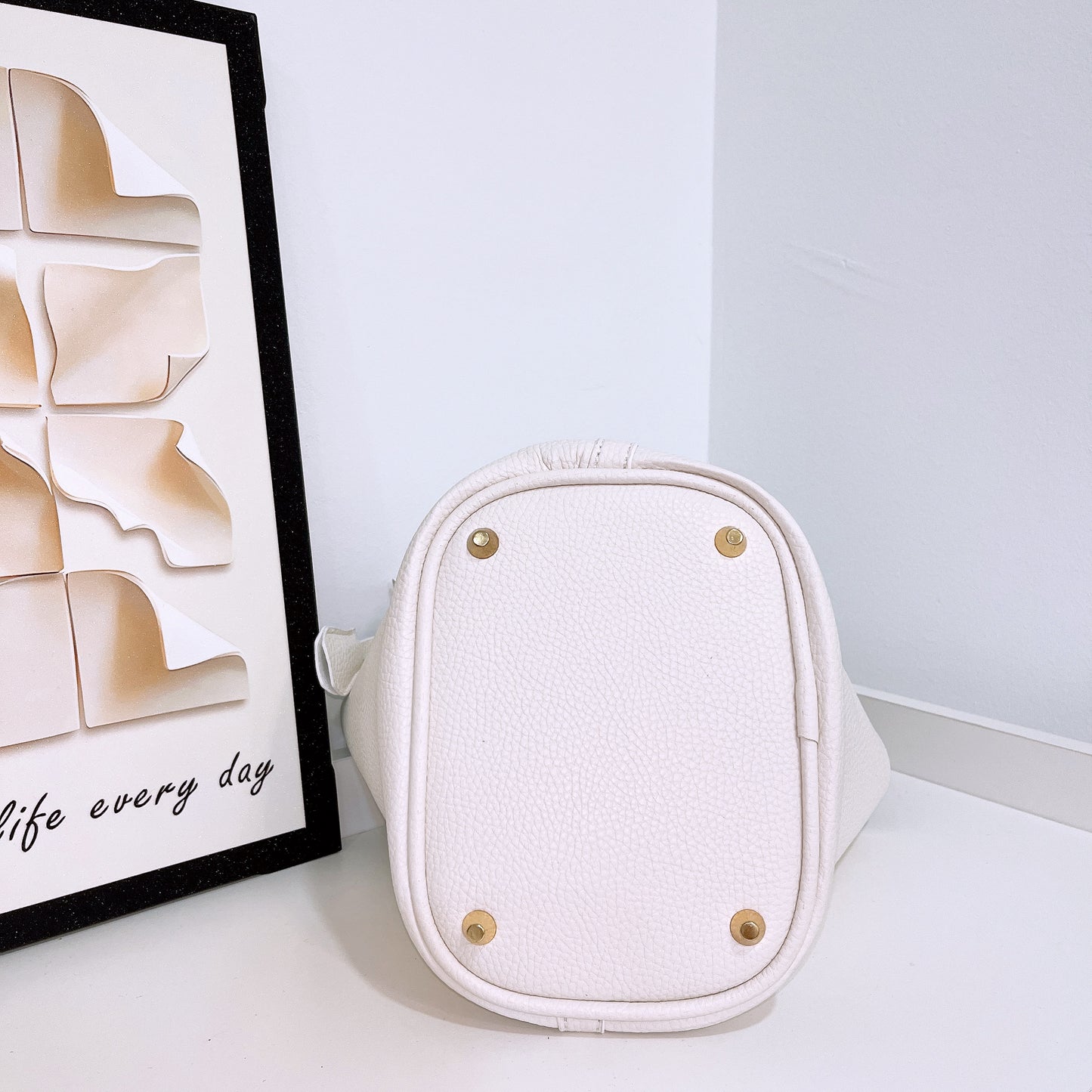 Fashionable Leather Bucket Bag (No Brand)