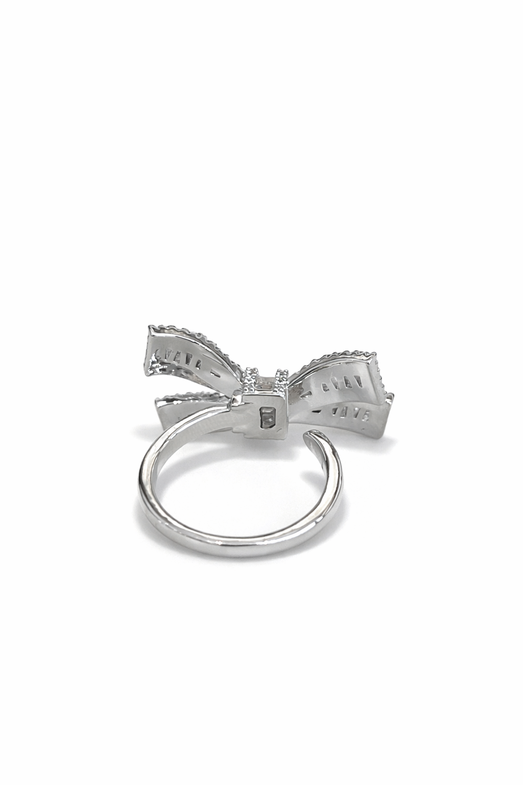 Bow diamond ring