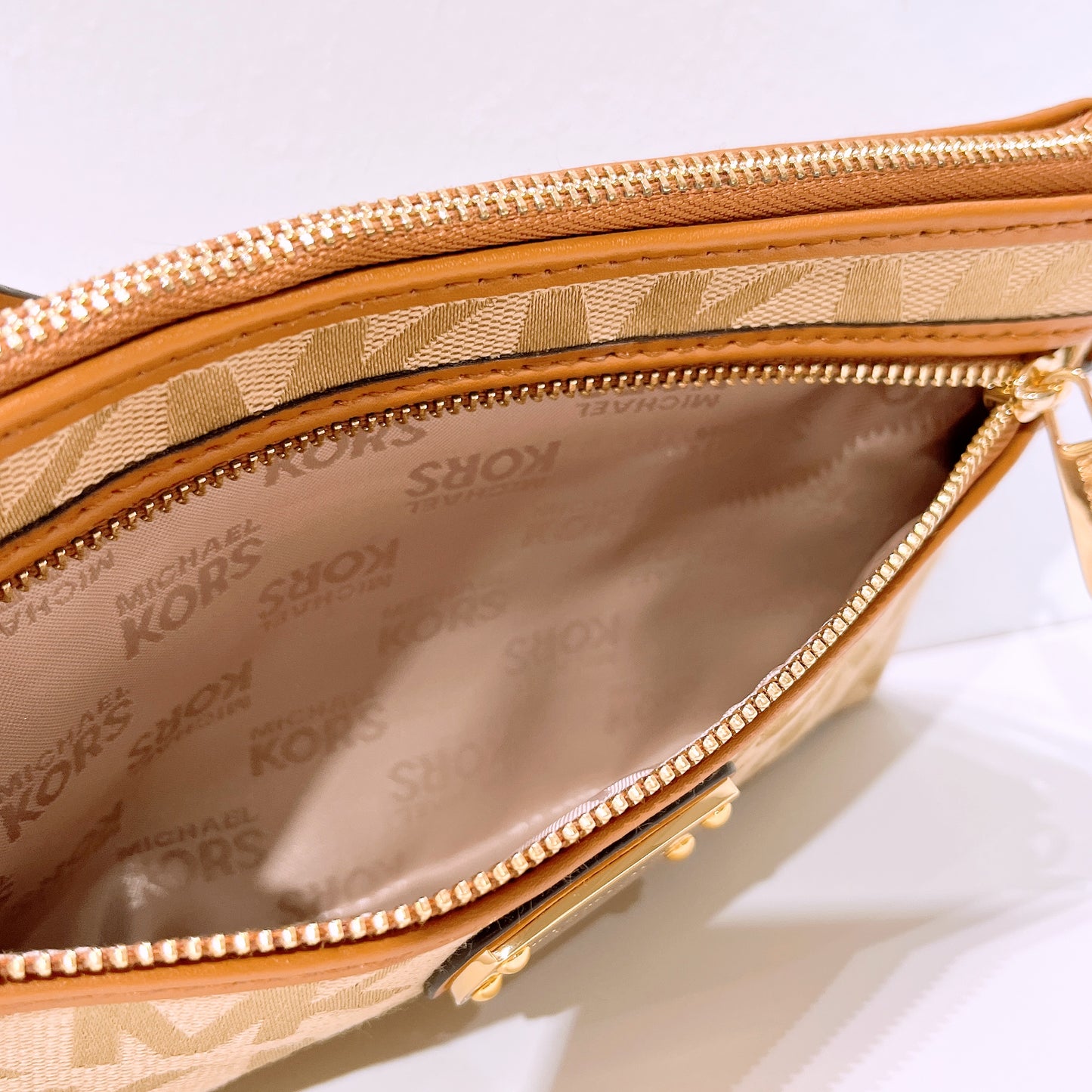 Michael Kors Signature Lg Wristlet Camel