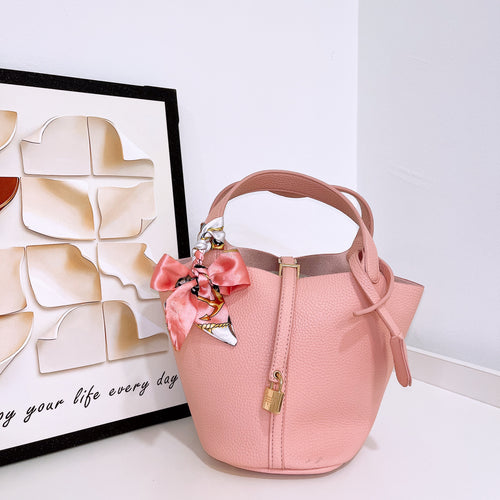 Fashionable Leather Bucket Bag (No Brand)