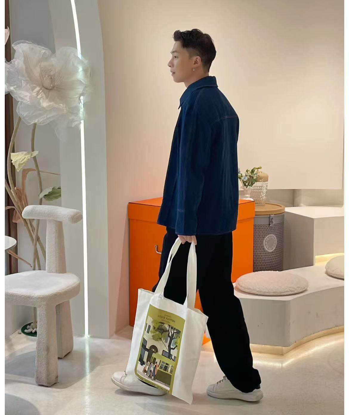 Louis Vuitton Volez Voguez Voyagez Shanghai Exhibition Tote