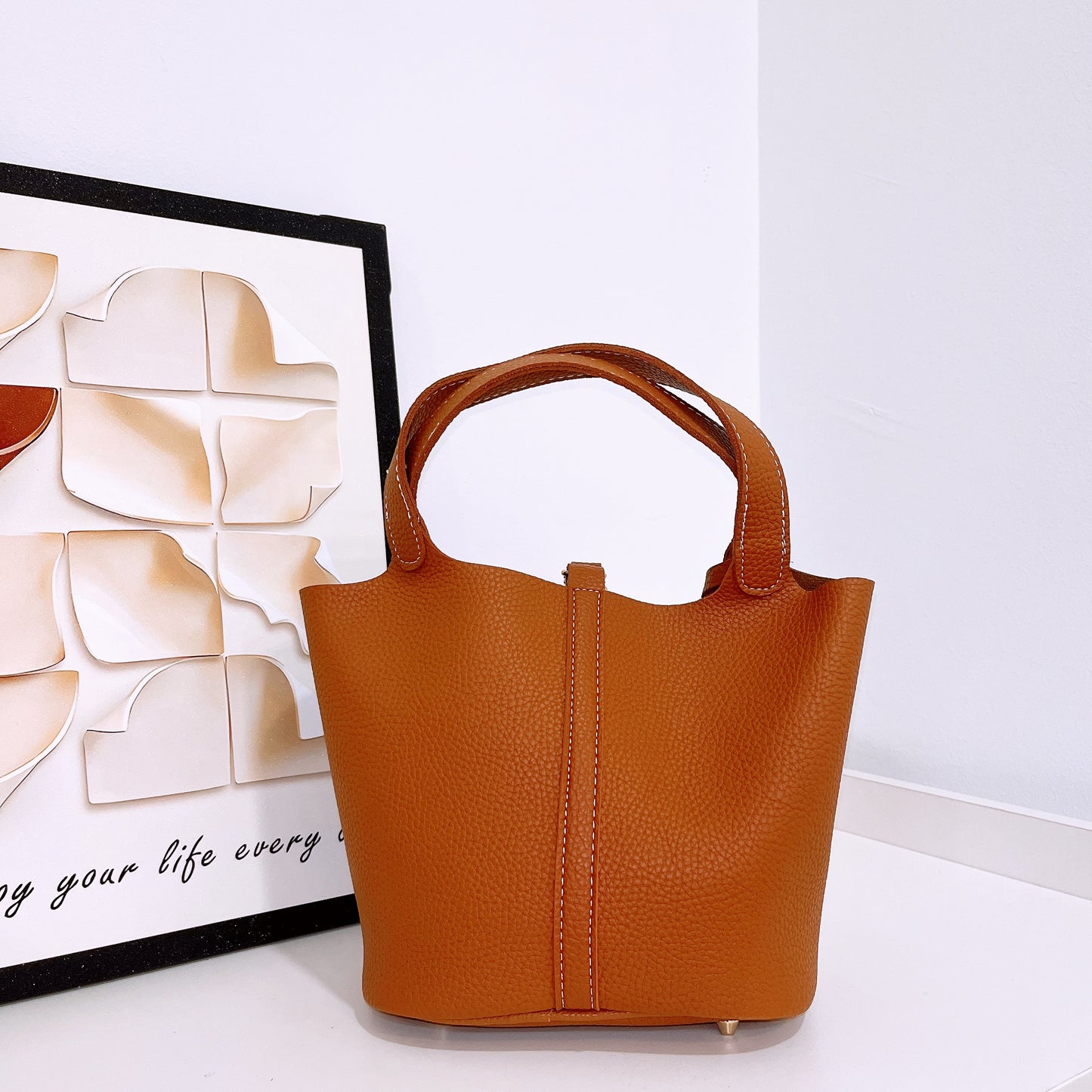 Fashionable Leather Bucket Bag (No Brand)