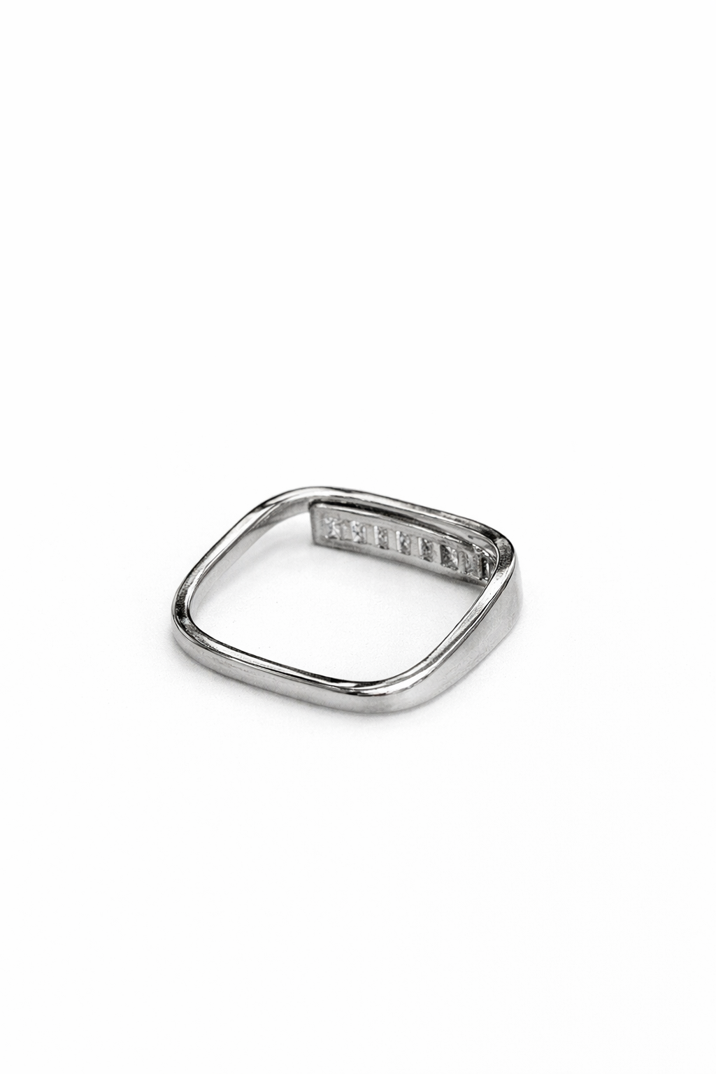 Rectangular cut cubic zirconia overlapping ring
