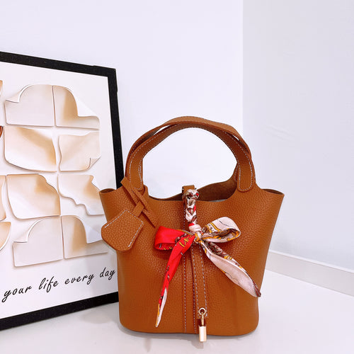 Fashionable Leather Bucket Bag (No Brand)