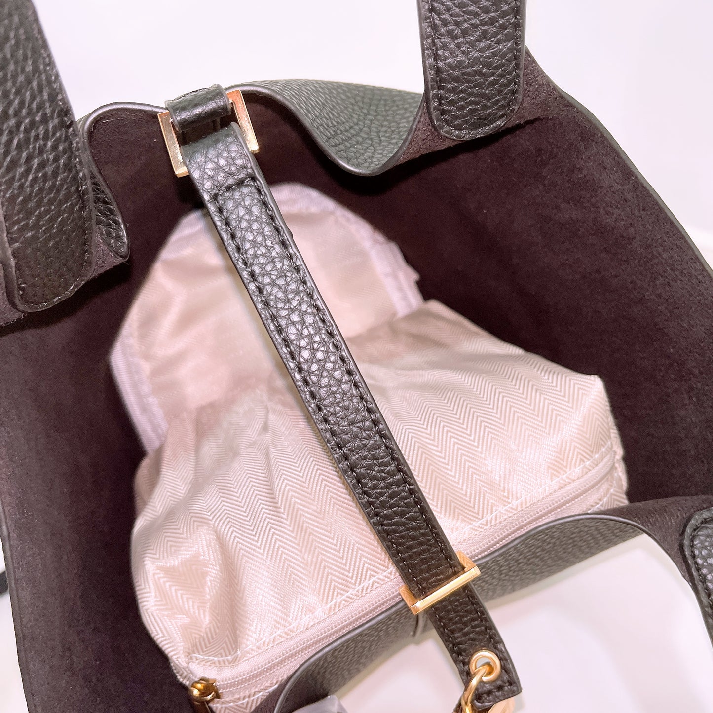 Fashionable Leather Bucket Bag (No Brand)