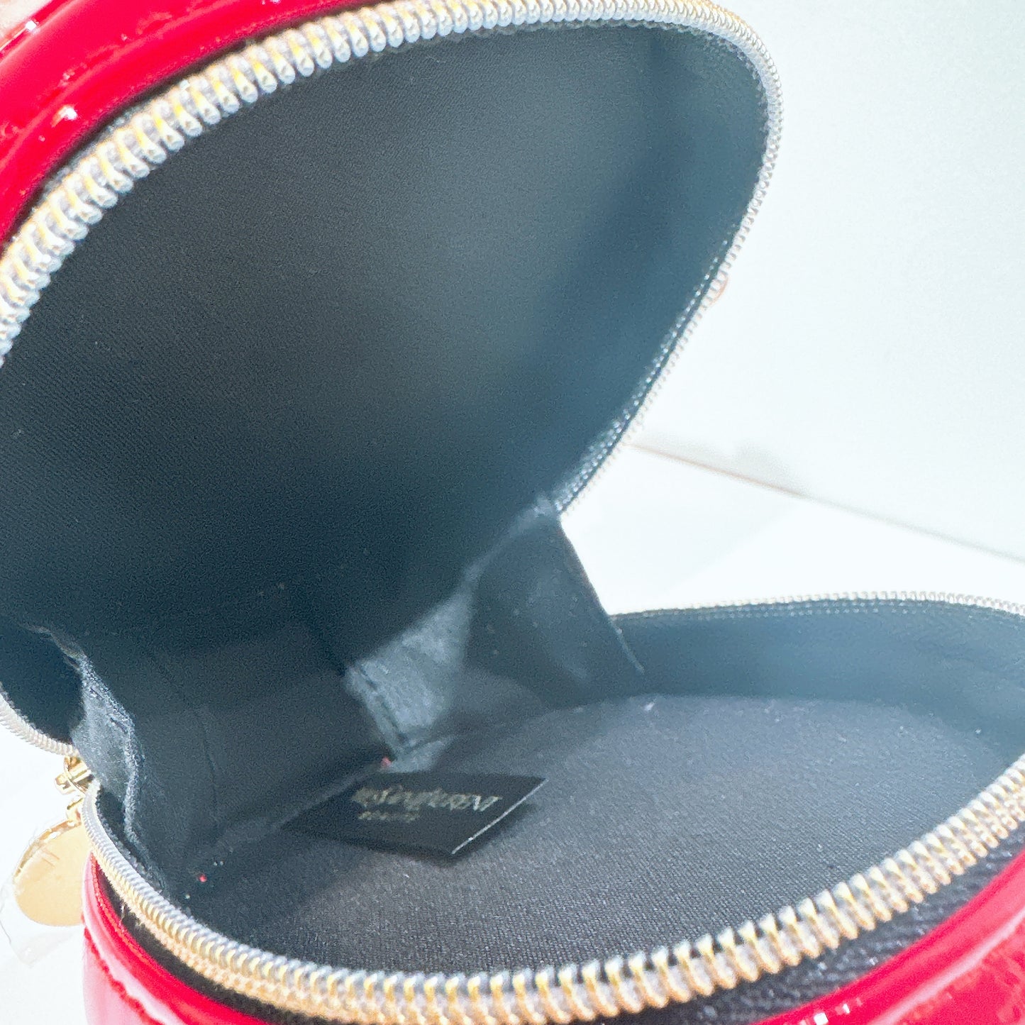 YSL BEAUTE red air cushion bag