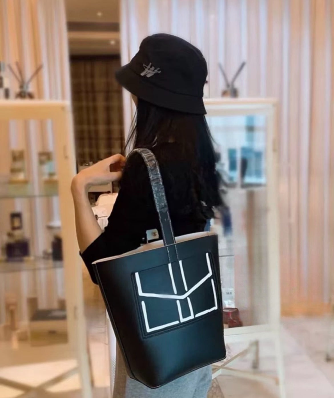 Estee Lauder Parfum Leather Tote Black