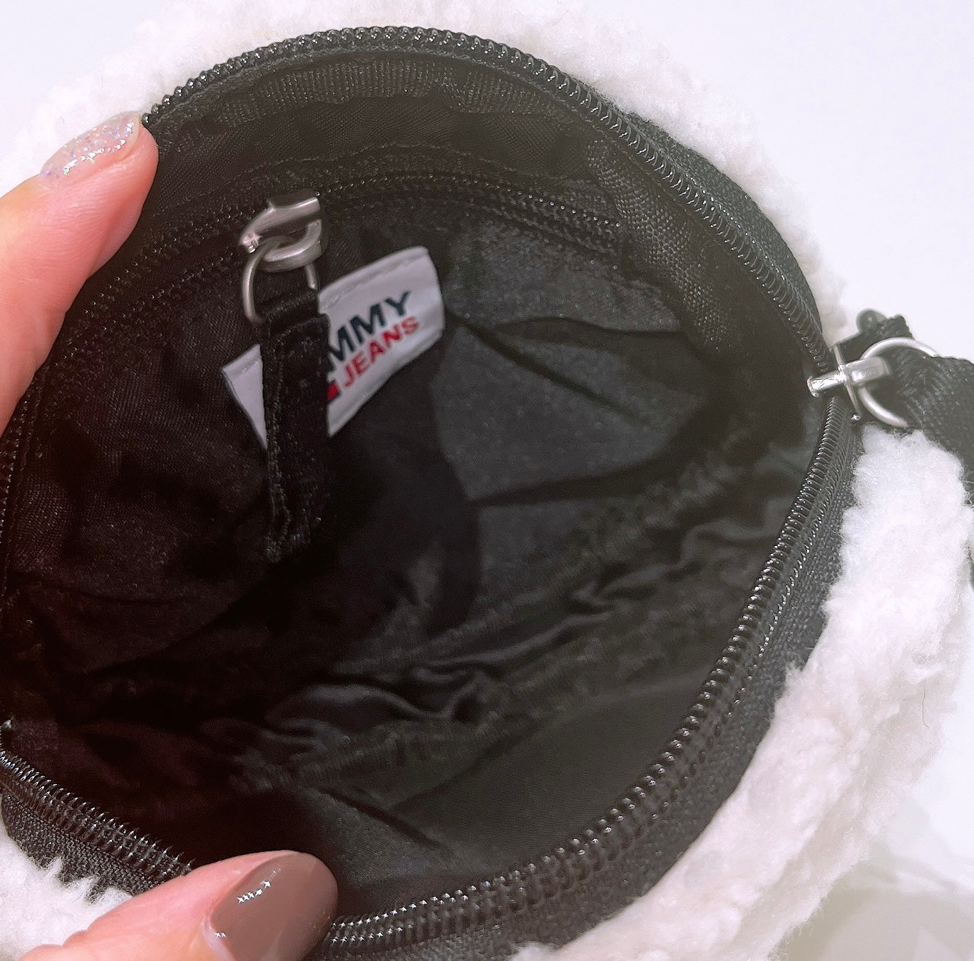 Tommy Jeans small imitation lambskin embroidery LOGO round cross-body bag