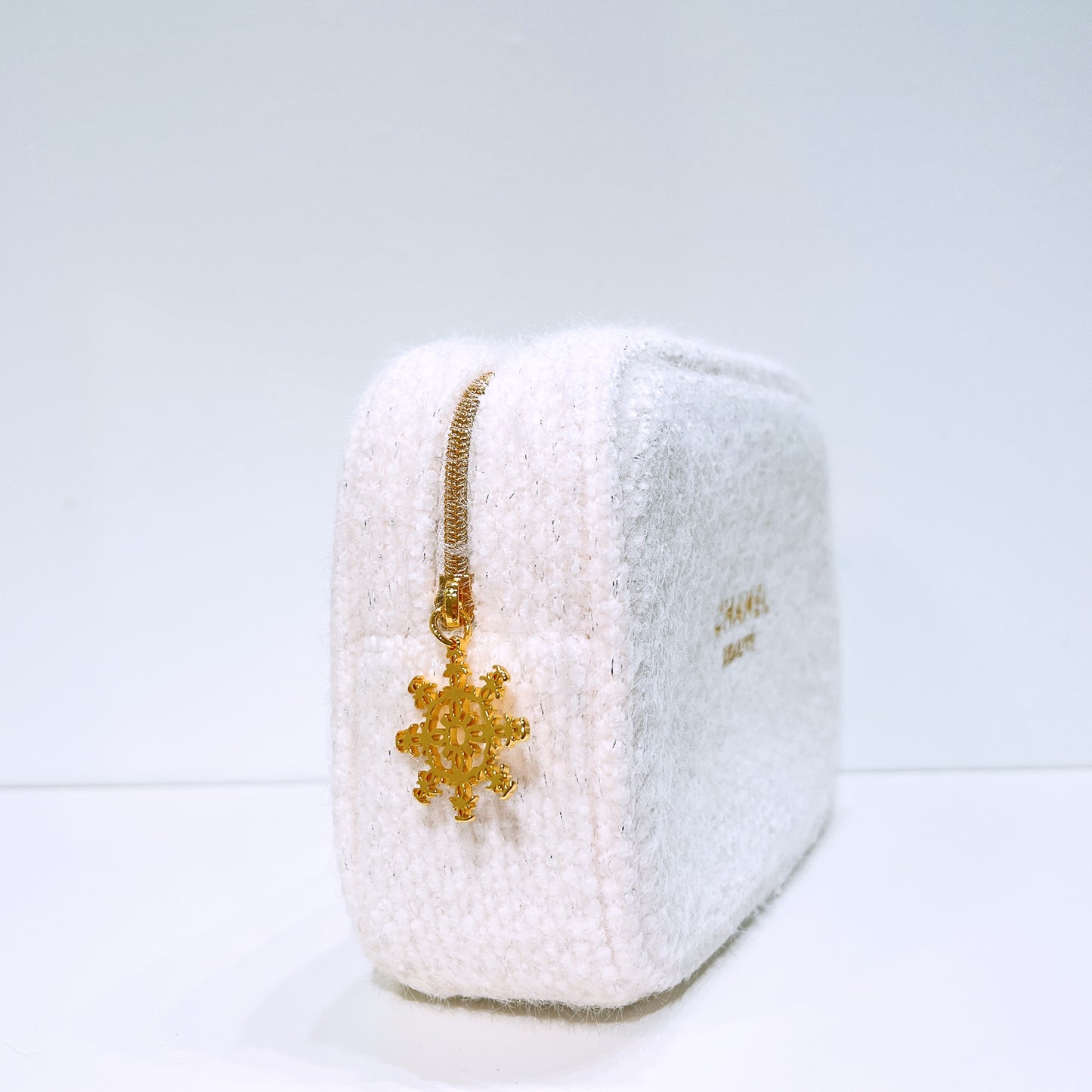Chanel Beaute' Limited Edition Zipper Snowflake Makeup Clutch