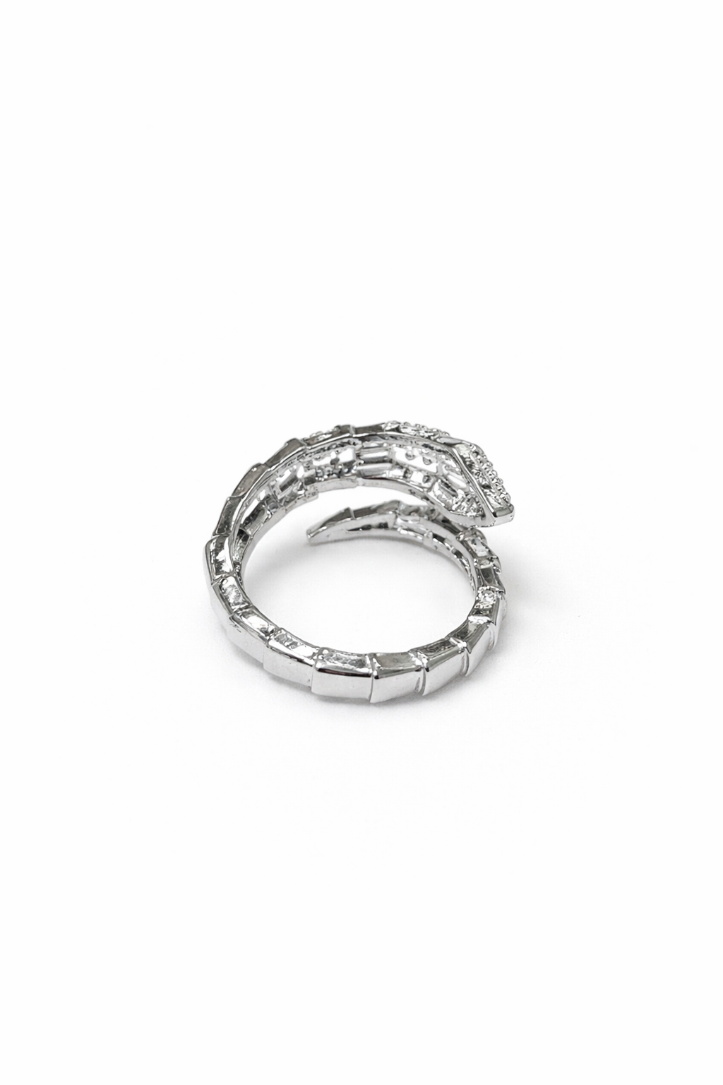 Snake-shaped winding ring