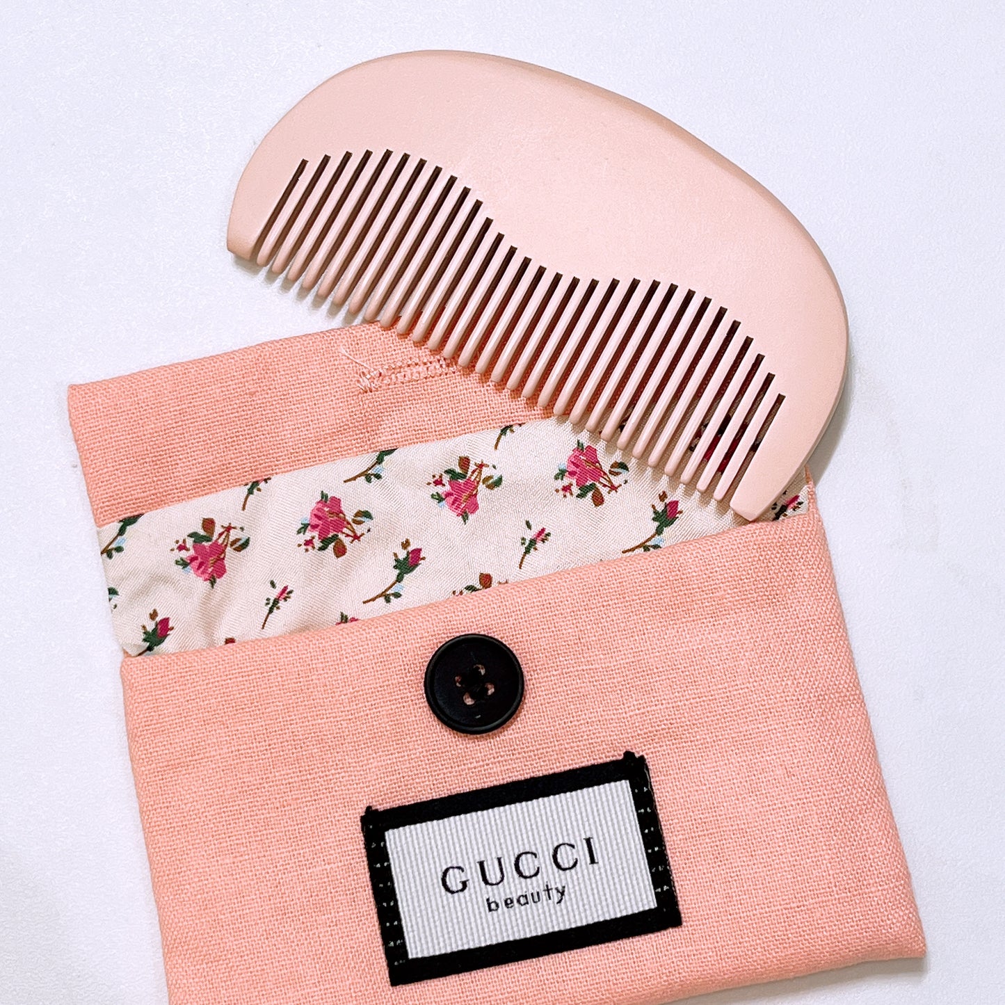 Gucci Beauty Pocket Woody Comb with Floral Pouch