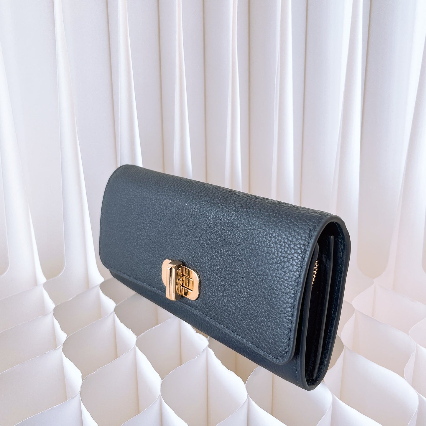 Michael Kors Sullivan Carryall Large Navy Pebbled Leather Turn Lock Wallet