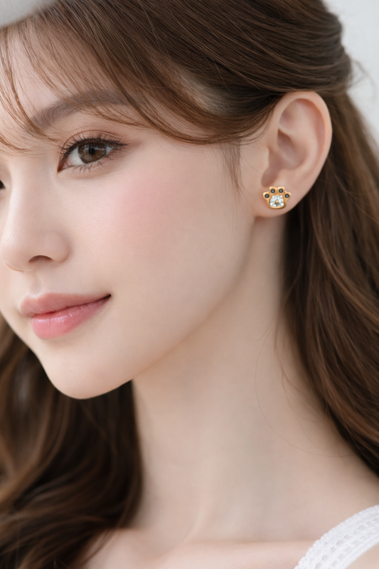 Gold claw-printed earrings