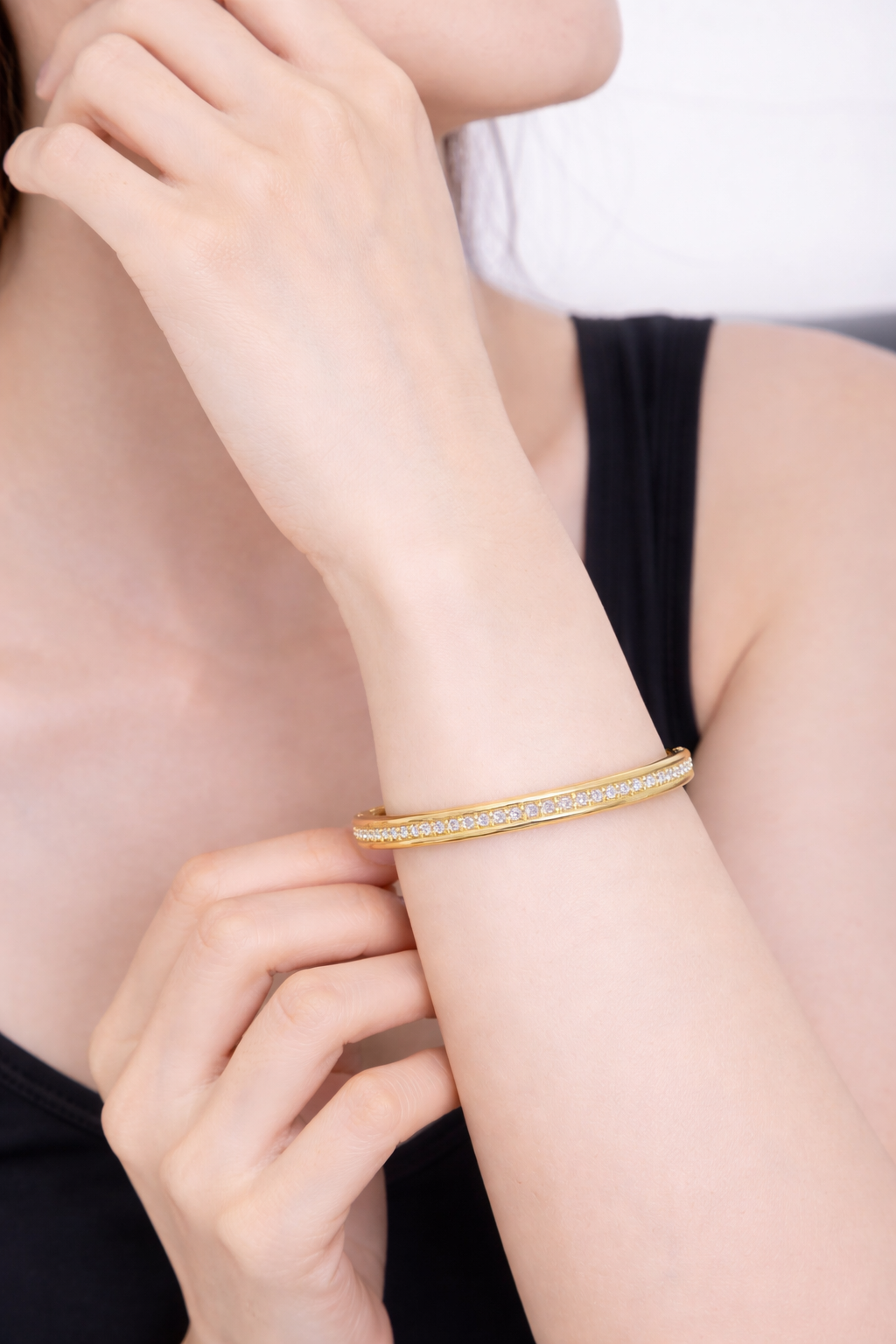 Cubic zirconium oxide gold bracelet