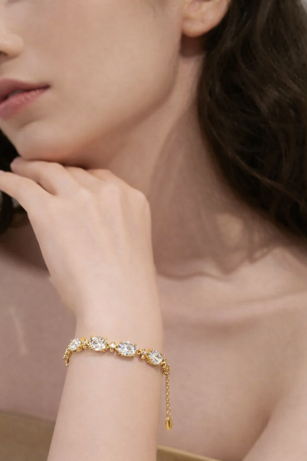 Oval gems and four-leaf grass diagram bracelet