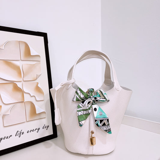 Fashionable Leather Bucket Bag (No Brand)
