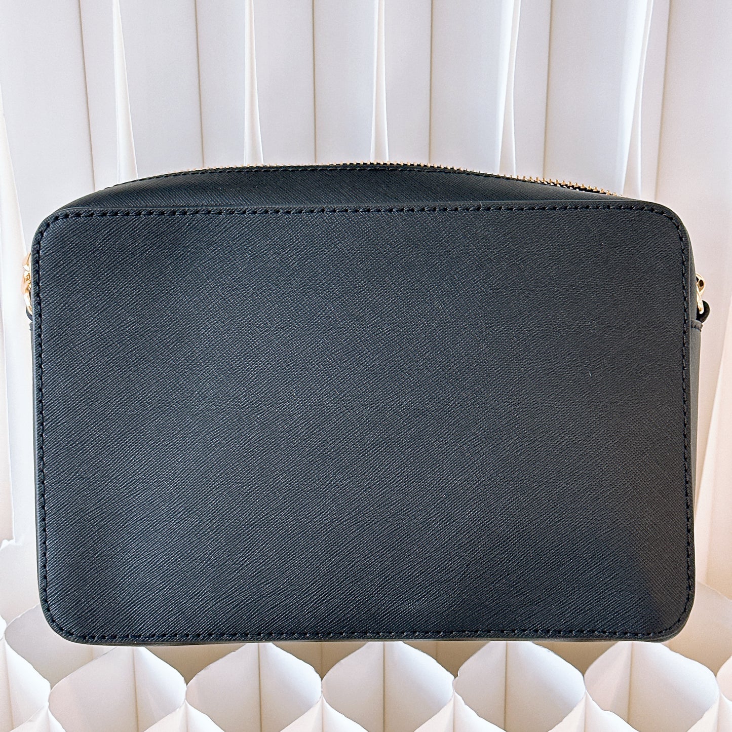 Michael Kors Jet Set Large EW Leather Crossbody Bag Black Solid/Gold