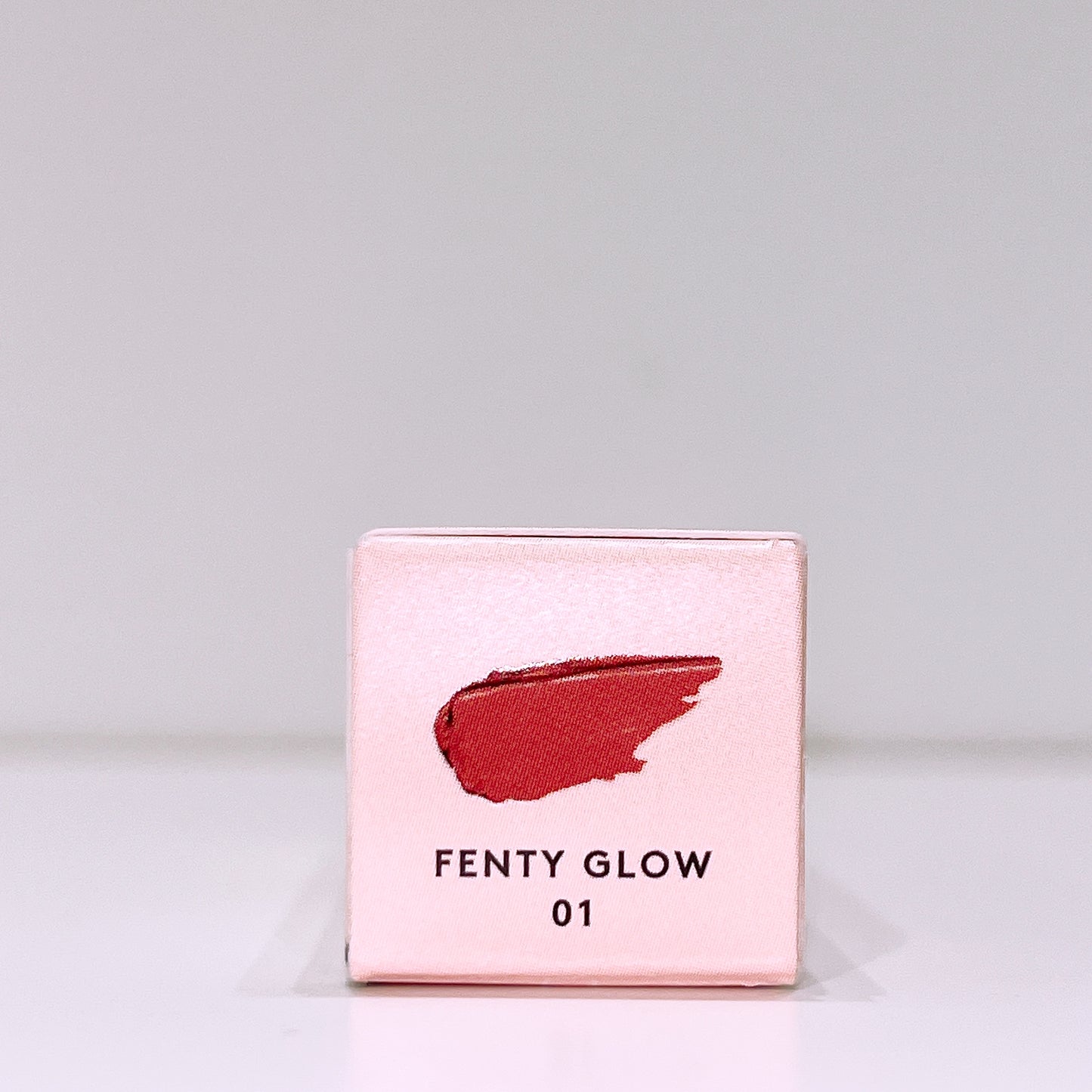 FENTY BEAUTY
Gloss Bomb Universal Lip Luminizer Fenty Glow 01