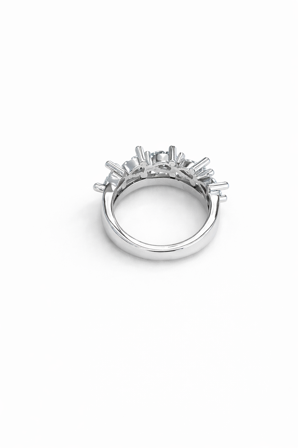 Horse-eye and round diamond double-row ring