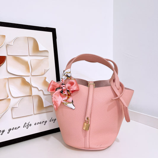 Fashionable Leather Bucket Bag (No Brand)