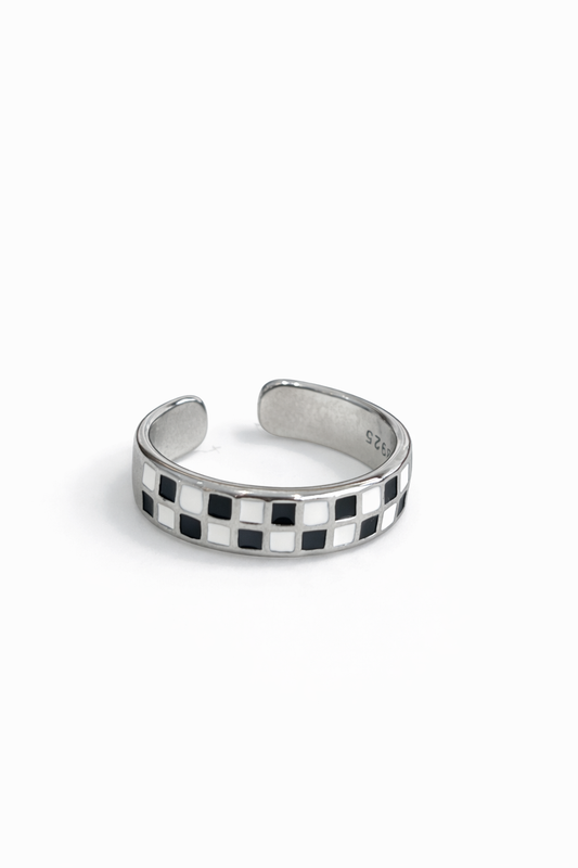 Black and white glazed checkerboard open ring