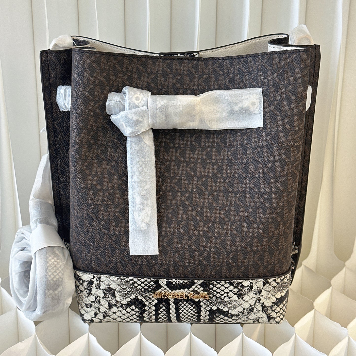 Michael Kors Emilia Small Bucket Bag