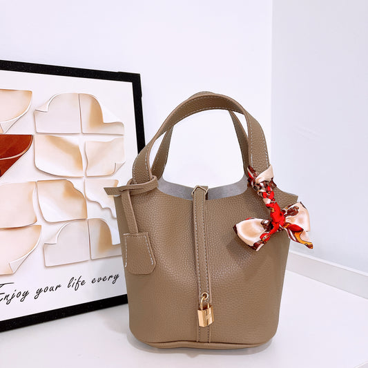 Fashionable Leather Bucket Bag (No Brand)