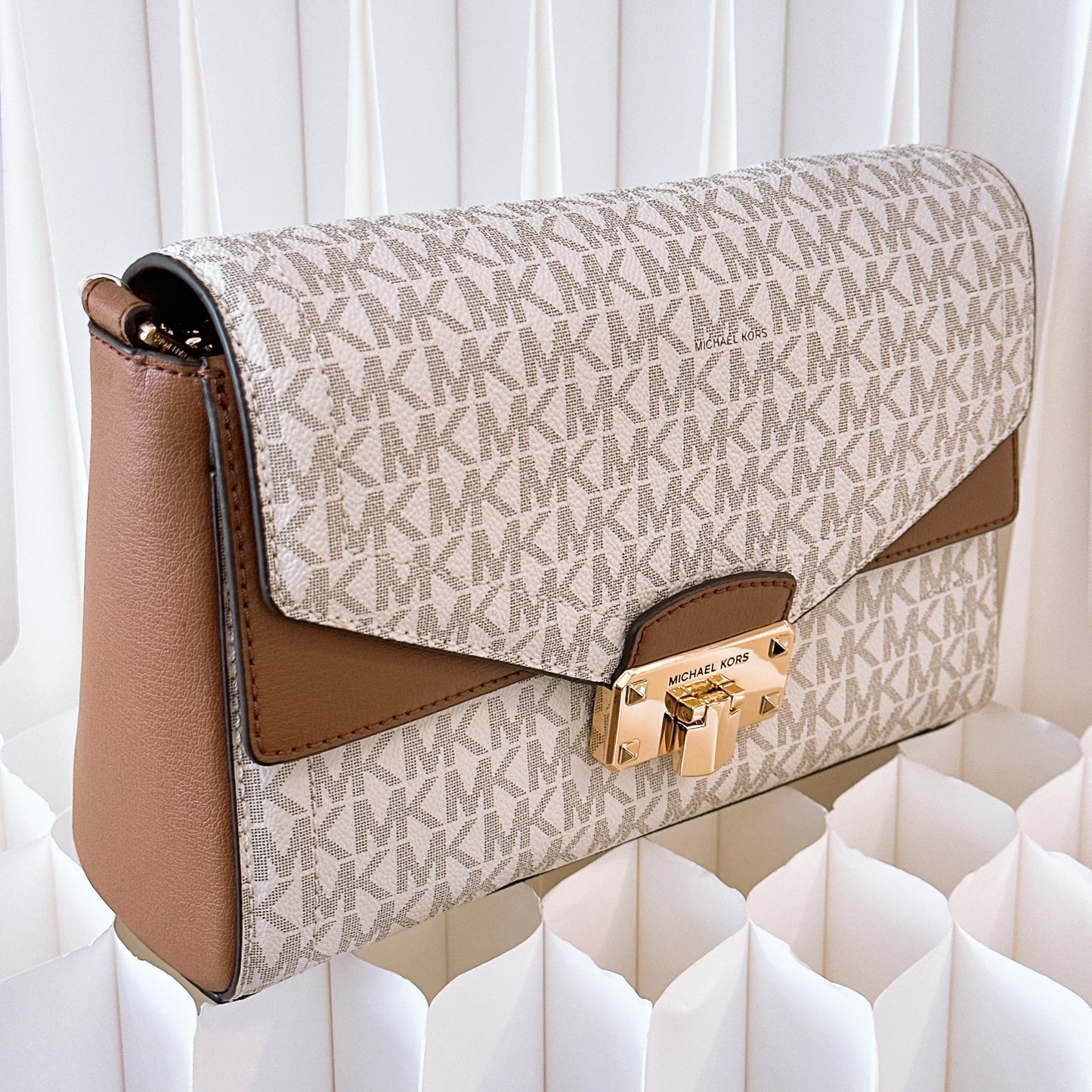 Michael Kors Vanilla kinsley crossbody NWT