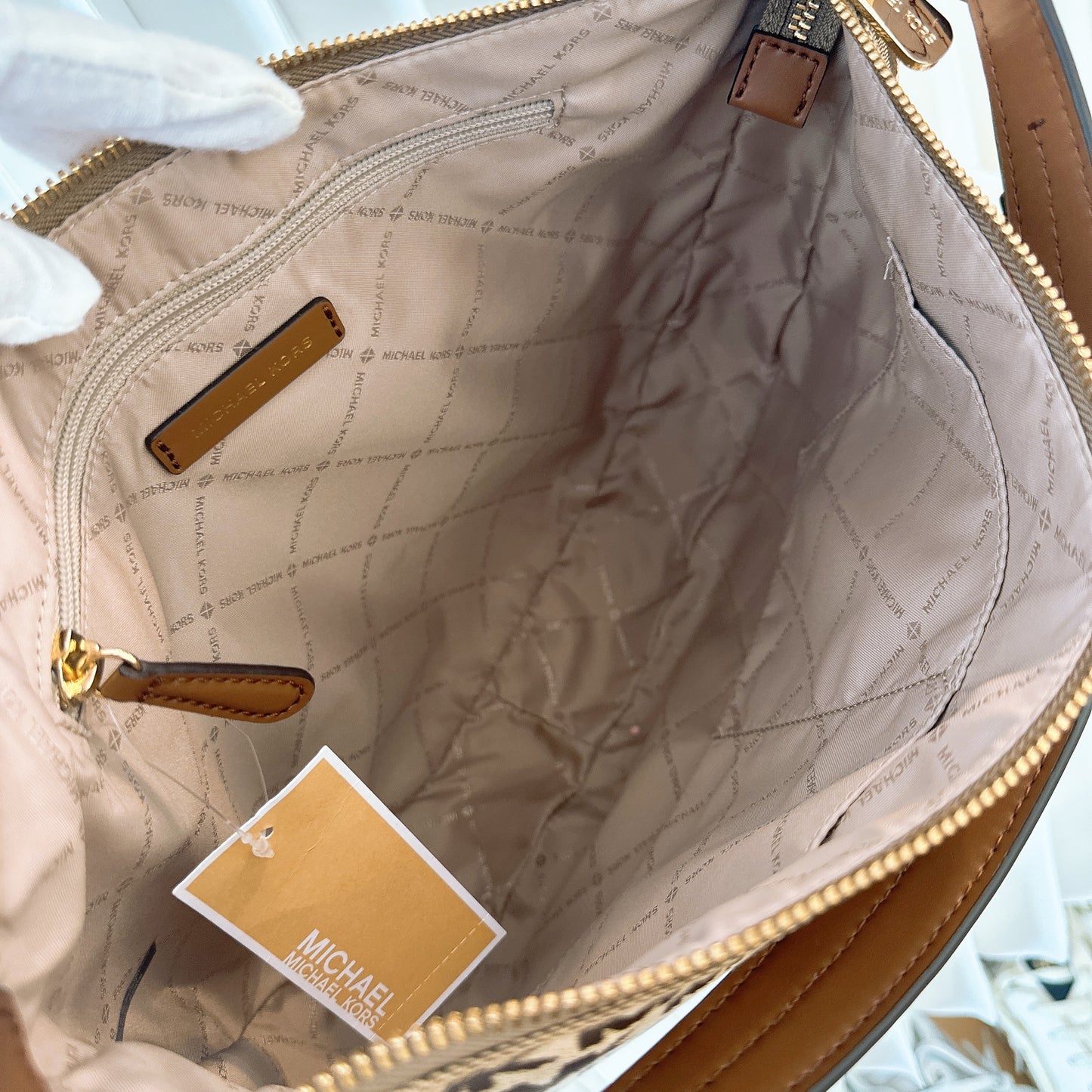 MICHAEL KORS BEDFORD CRESCENT
MK SIGNATURE BROWN SHOULDER