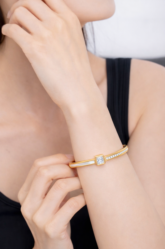 White mother of shellfish bracelet