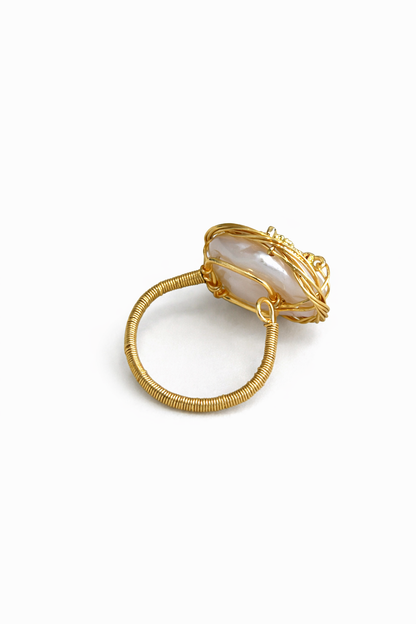 Golden winding baroque pearl ring