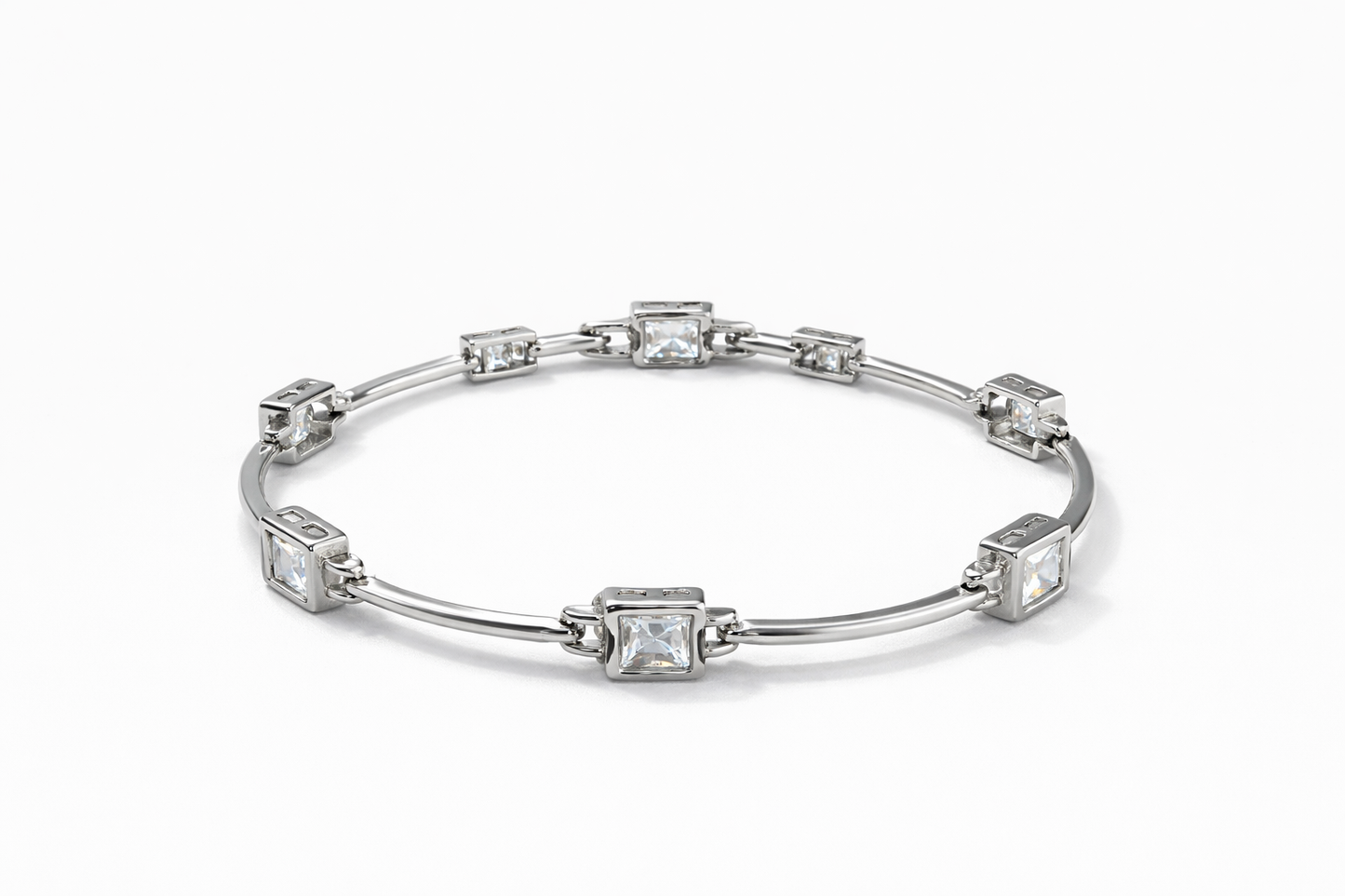 Silver chain bracelet inlaid with square crystal