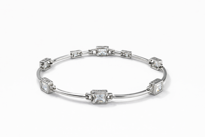 Silver chain bracelet inlaid with square crystal