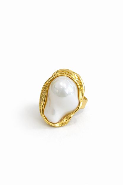 Gold adjustable ring of Baroque pearls