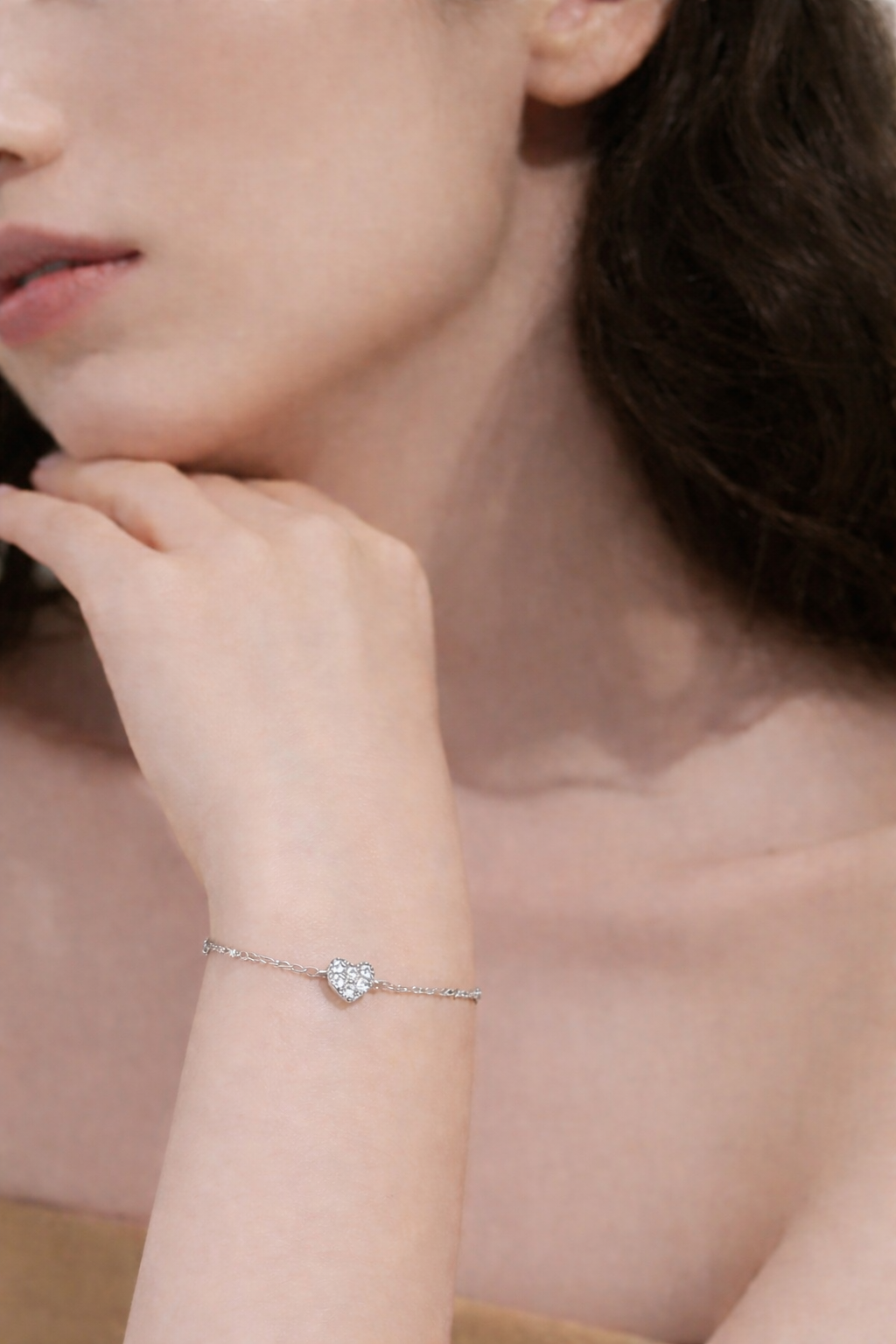 Heart-shaped silver bracelet