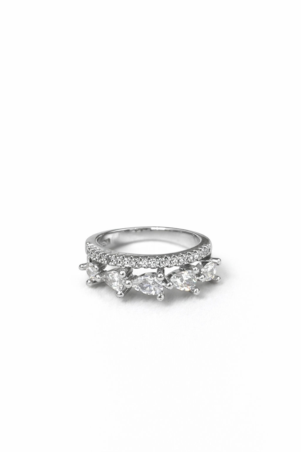 Horse-eye and round diamond double-row ring