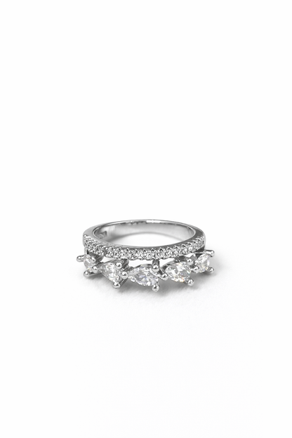 Horse-eye and round diamond double-row ring