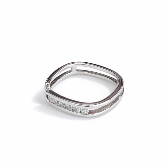 Opening ring with silver-inlaid gemstones