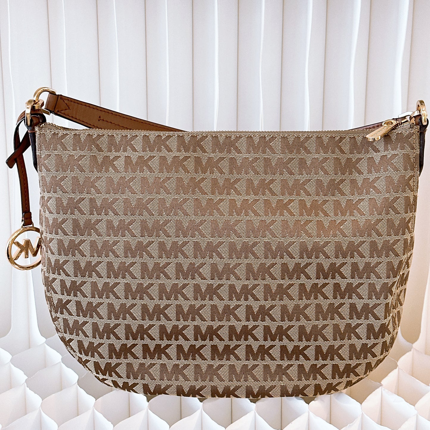 MICHAEL KORS BEDFORD CRESCENT
MK SIGNATURE BROWN SHOULDER