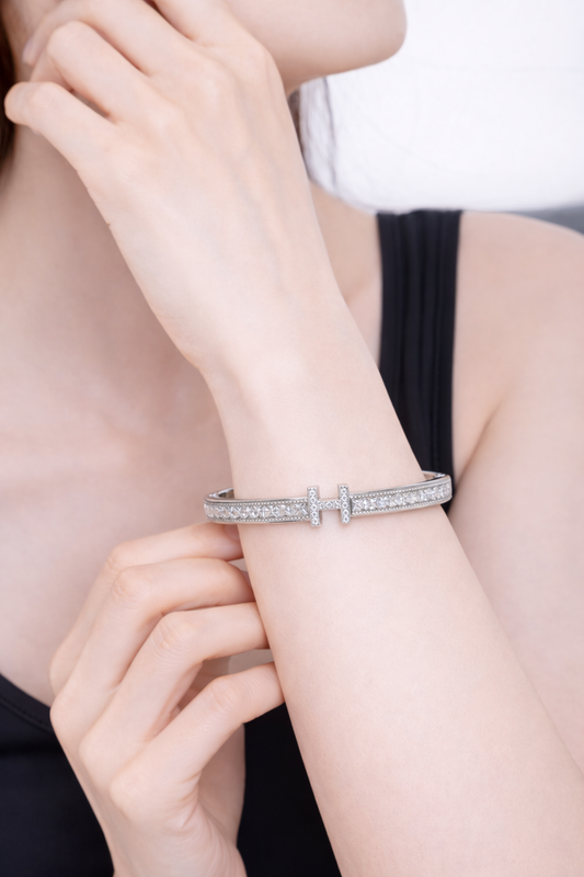 Silver bracelet with H"shaped buckle