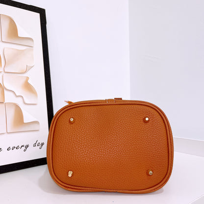 Fashionable Leather Bucket Bag (No Brand)