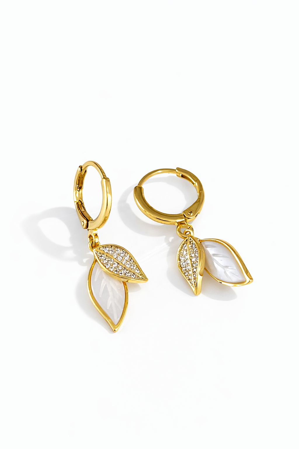 Leaf hanging earrings
