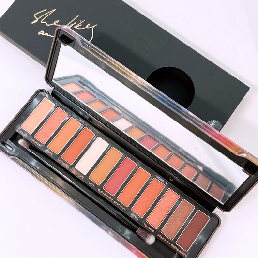 She likes Amelie 12-color starry eyeshadow