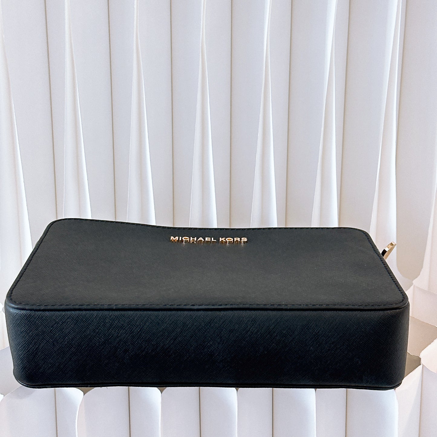 Michael Kors Jet Set Large EW Leather Crossbody Bag Black Solid/Gold