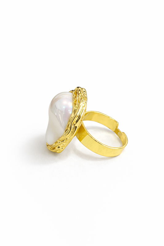 Gold adjustable ring of Baroque pearls
