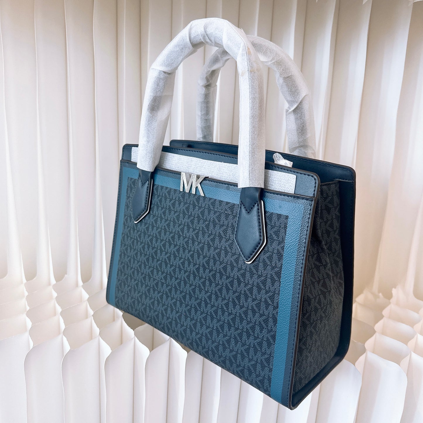 Michael Kors Tote Bag in Navy and Light Blue