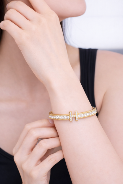 Gold H-letter diamond bracelet