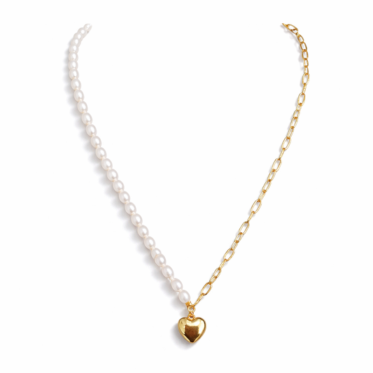 Heart-shaped pendant necklace stitched with pearl and gold chain