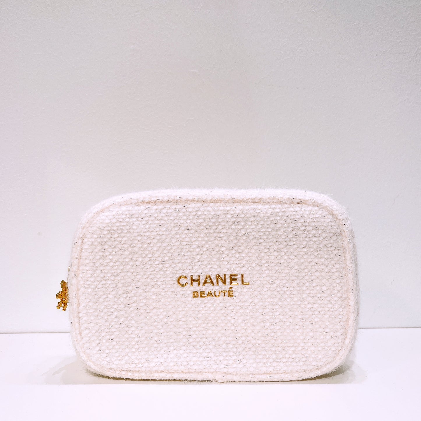 Chanel Beaute' Limited Edition Zipper Snowflake Makeup Clutch