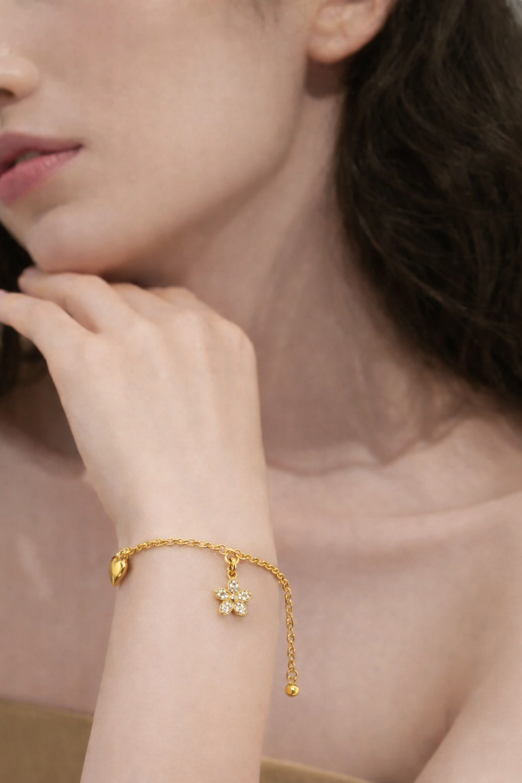 Hearts and flowers Gold pendant bracelet